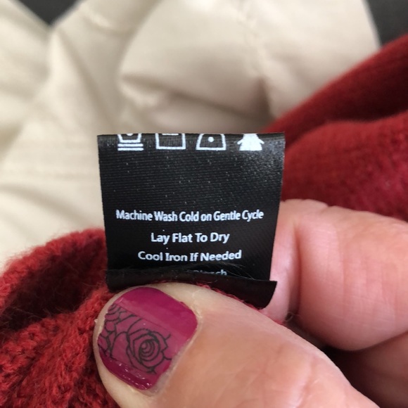 POL Maroon sweater with beautiful pearl trim flower in size medium NEW - Picture 10 of 10